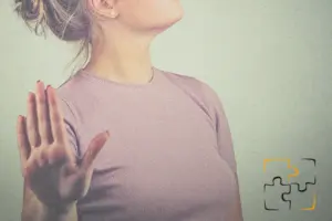 Hovedtemaet er socialpædagogik og arbejdet med mennesker. Dette vækker spørgsmålet: Er det med rette, at socialpædagogen, beskyldes for snobberi!